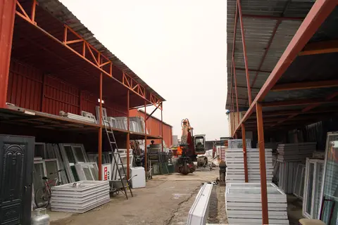 Depo alanı ve PVC ürün stoku